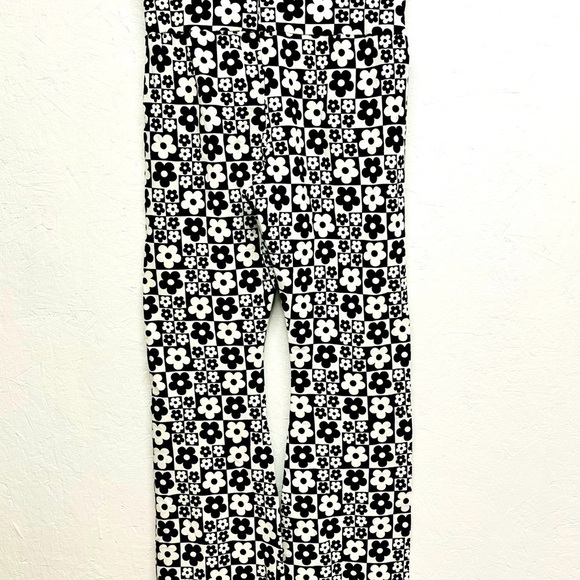 WILD Fable Black/ White Floral Check High Waistband Yoga Flare Pant-M - Picture 4 of 7